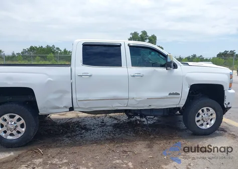 2018 Chevrolet Silverado 2500Hd High Country z USA, uszkodzony, nr VIN 1GC1KXEY6JF199771